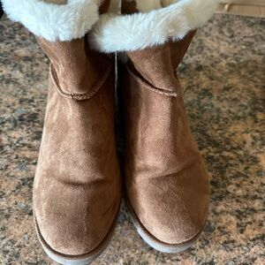 Women’s wedge boots size 9